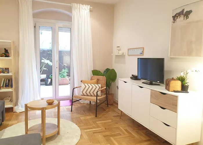 Con Patio En El Centro De & Guggenheim *