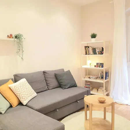 Con Patio En El Centro De & Guggenheim * Bilbao