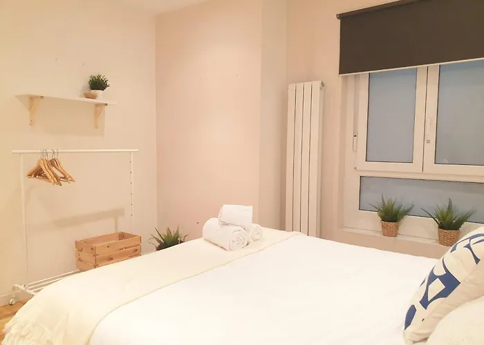 Con Patio En El Centro De & Guggenheim Bilbao